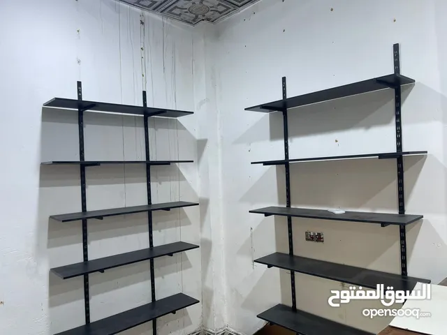 رفوف خشبية وفاترينة نضيفات كلش استعمال شهرين
