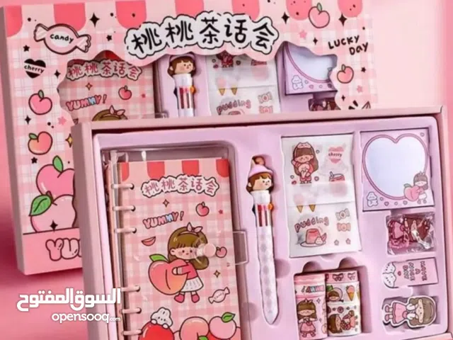 مجموعة هدايا مفكرة وقلم وملصقات