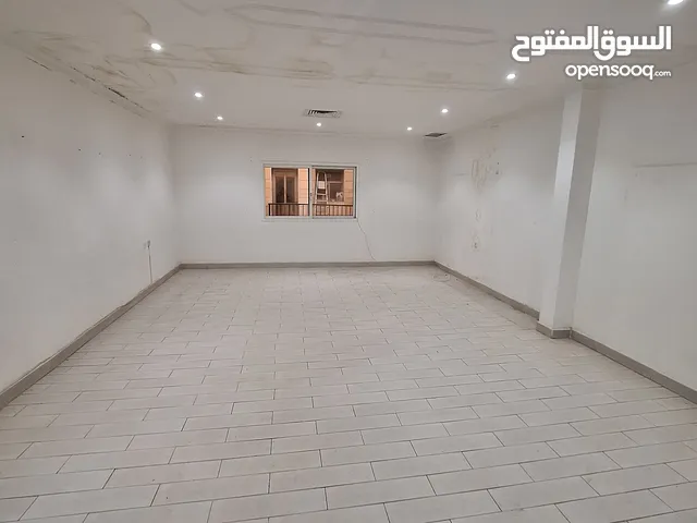 200 m2 3 Bedrooms Apartments for Rent in Hawally Salwa