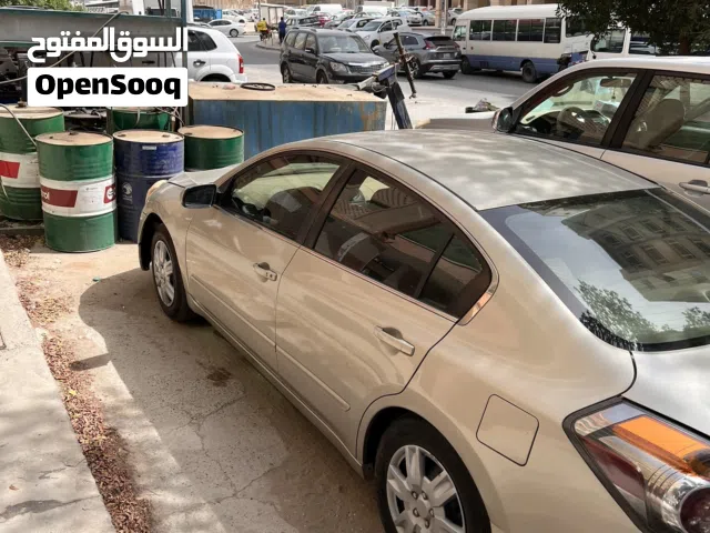 2010 نيسان التيما S