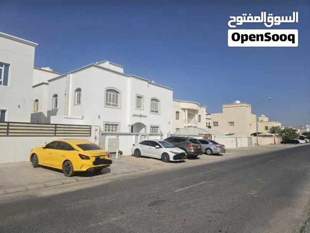 فيلا طابقين للبيع عبارة عن مشروع تجاري بدخل شهري فوق الممتاز للجادين..