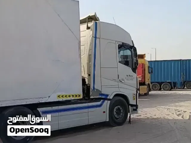 راس فولفو 2016 مع مقطوره صندوق بدون مكينه تبريد  2009 رجاء للجادين فقط