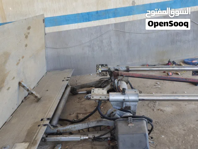 كريك لرفع البضائع يركب على ثلاجه وعلى صندوق سياره من الخلف