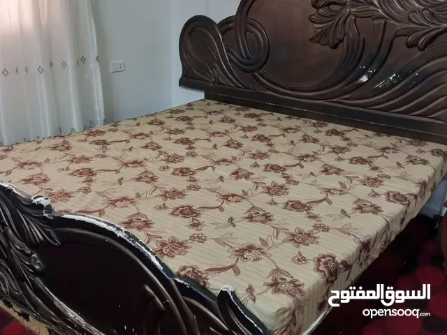 غرفة نوم مستعملة نظيفة للبيع