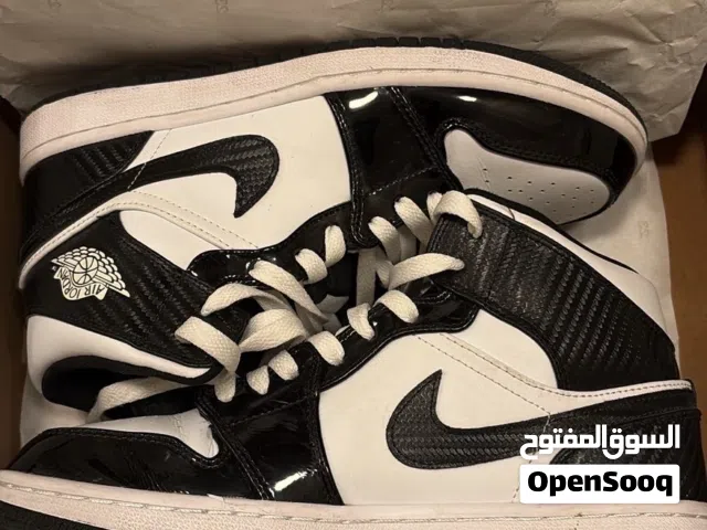 للبيع: جوتي طلعاتNike Air Jordan 1 Low (Black & White)