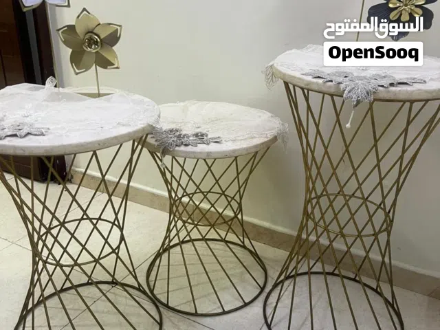طاولات جميله شبه جديده