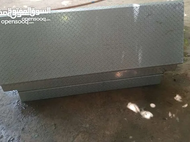 صندوق عدة ستيل خالي من الصداأ بحالة ممتازة