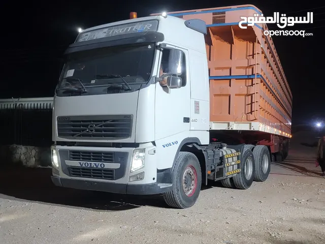 Tractor Unit Volvo 2009 in Al-Mahrah
