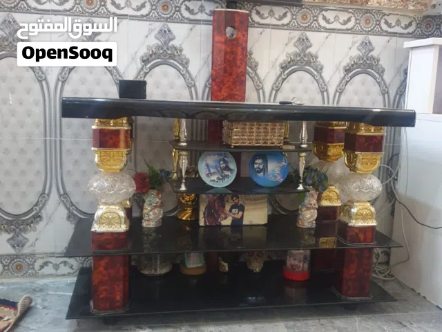 ميز تلفزيون حجم وسط