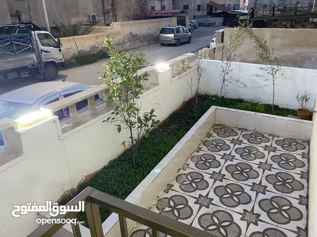 100 m2 3 Bedrooms Apartments for Sale in Zarqa Hay Shaker