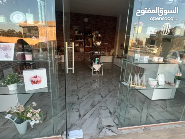 محل للإيجار في الهواري في شارع متفرع من المركبات