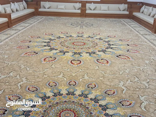 تفصيل وتركيب سجاد المجالس صناعة ايرانية حسب قياس المجلس مع اختيار اللون والتصميم المناسب لمجلسك