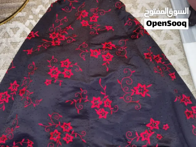 فستان اسود  شك مع شال ستان للبيع