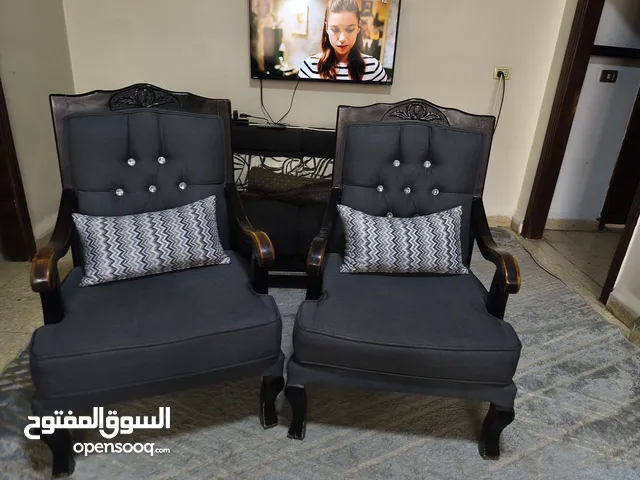 طقم كنب 7مقاعد بحالة الجيد بسعر 150 قابل للتفاوض