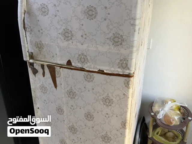 للبيع ثلاجه تبريدها من فوق ممتاز بس من تحت ضعيف. بجوز تحتاج غاز وزي مهي بالصور بدها مسكه ايد