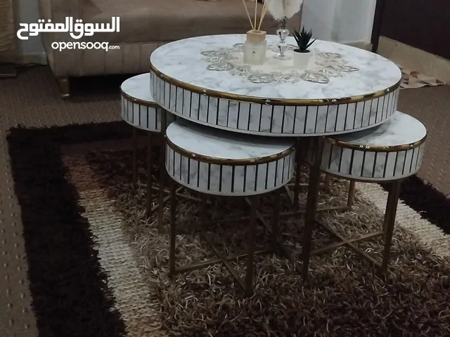 زولية وطاولات للبيع بحاله جيدة