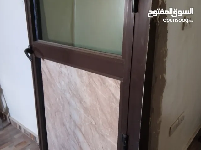باب ألوميتال مستعمل نضيف