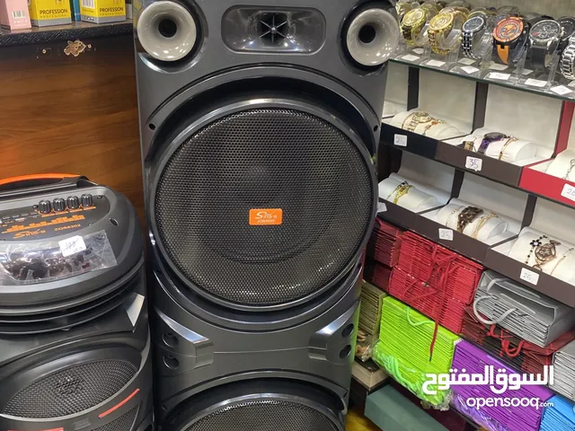 سماعات سبيكرات أحجام مختلفة