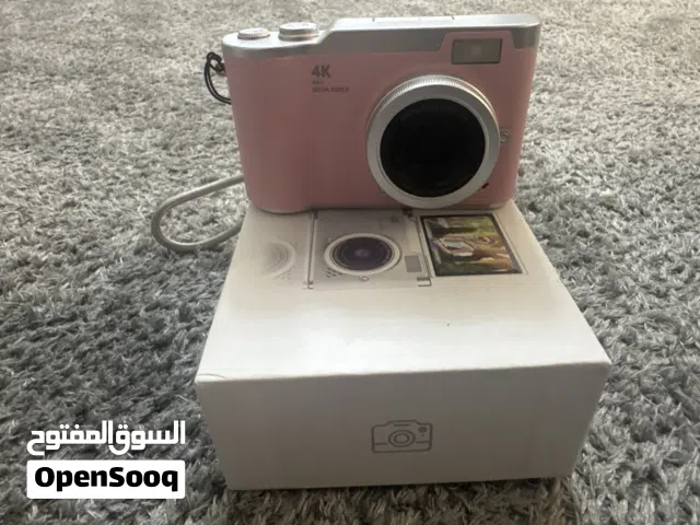 ديجيتال كاميرا جديدة باللون الوردي