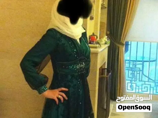 فساتين للبيع عدد تنين لبسه واحده فقط