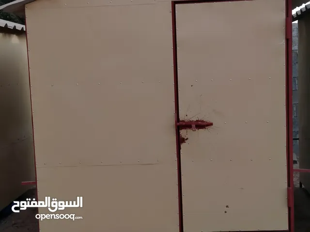 sandwih room and store