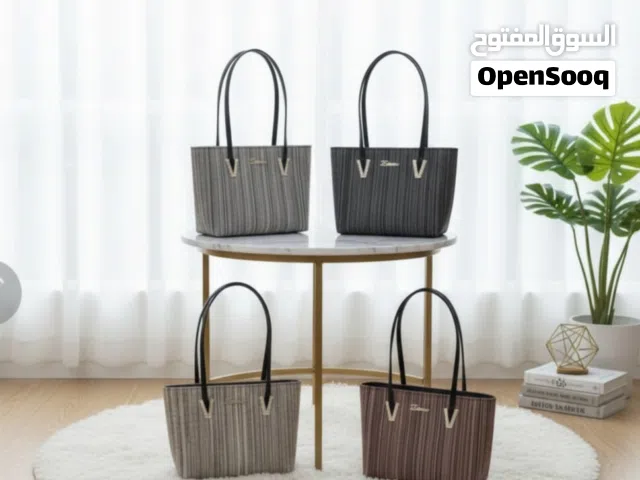 الجديد موجود كل شي موجود  شنط شبابي في غاية الروعه وتشكيله جديده حجم شبابي مرغوب  بي اقل