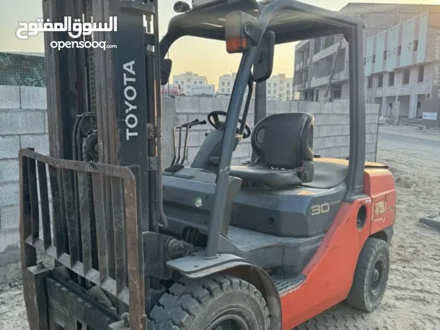 للبيع فوركلفت 3 طن موديل 2021