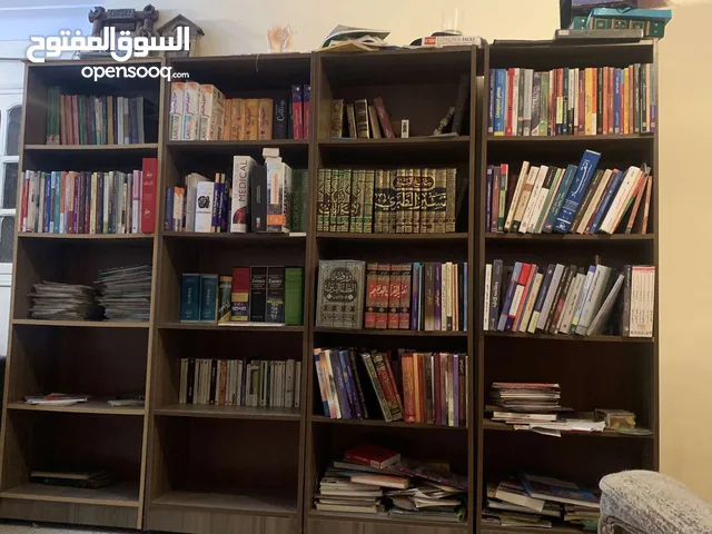 مكتبة للبيع