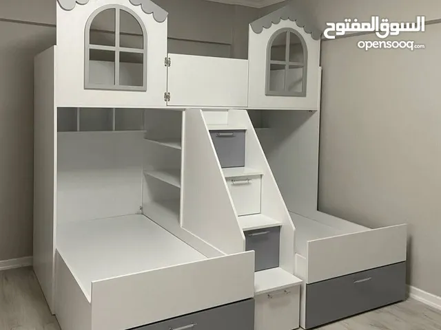 تخت طابقين ثلاثي مكفول 5 سنوات بحمل 150 كيلو سعره 500 متوفر جميع الالوان الخشب لامنيت مسمك ع خمالتين
