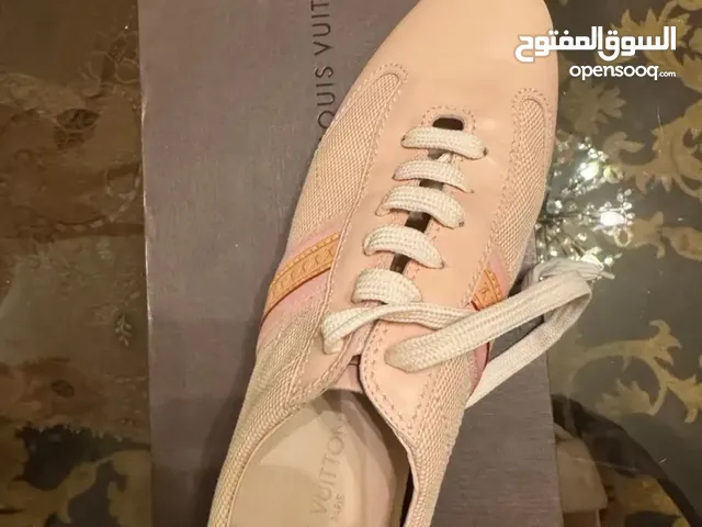 حذاء لويس فيتون زهري