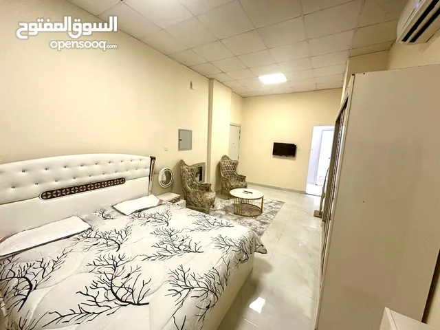 للإيجار إستوديو مفروش شهري مساحة واسعة جداً المطبخ منفصل في عجمان الروضة 2 شارع شيخ عمار