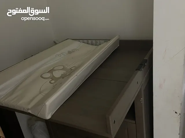 طاولة فاخرة وثقيلة وراقية من ايكيا للبيع بسعر مغررري