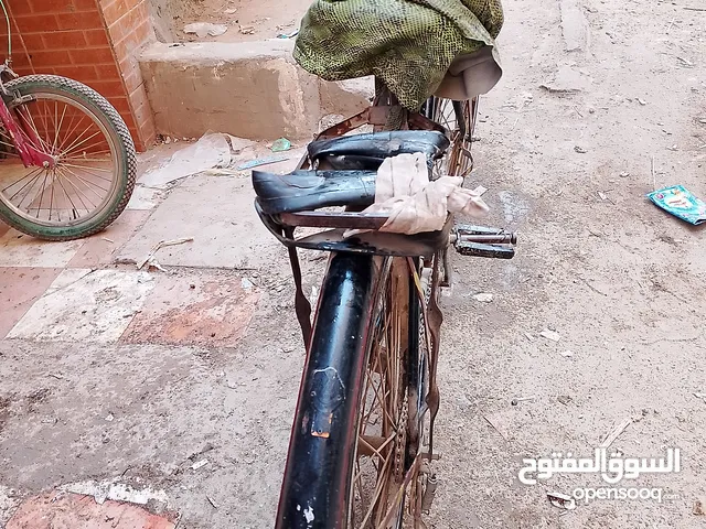 عجلة للبيع بسعر مناسب ب 1500. المكان شبرا الخيمه