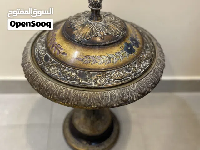 Pedestal urn