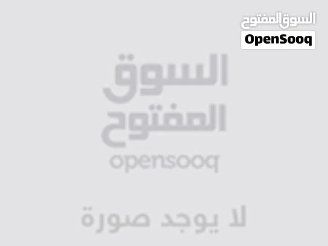 فرصة استثمارية بعائد ممتاز! بناء تجاري مكون من طابقين (3 مخازن وشقة) على ارض مستقلة للبيع من المالك