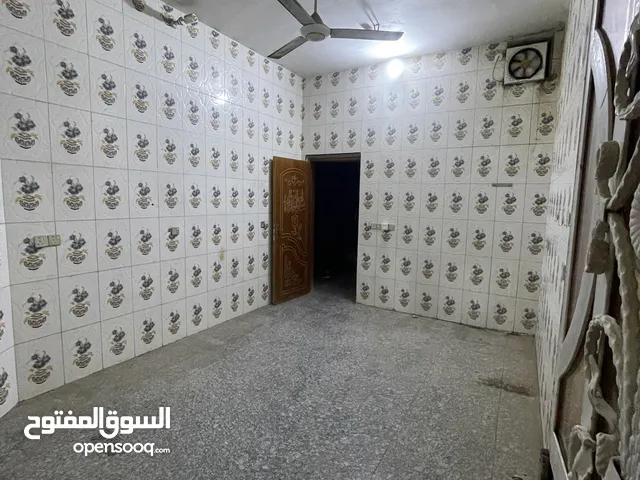 مشتمل أرضي للإيجار في دور النفط