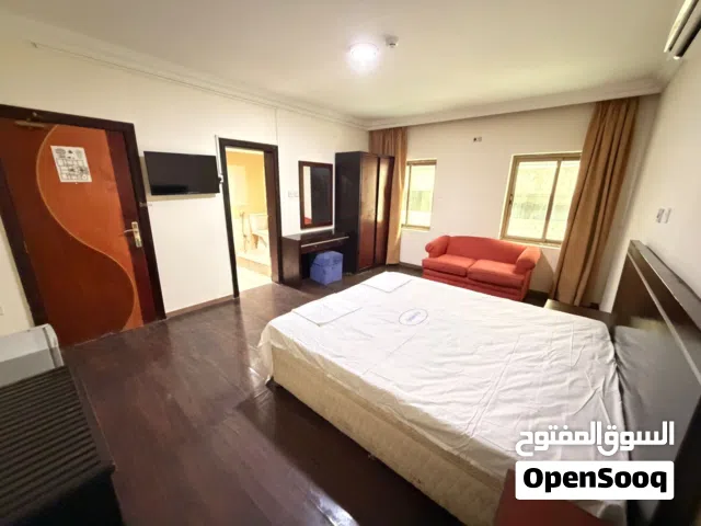 يوجد استديو هات لايجار في شارع المعارض
