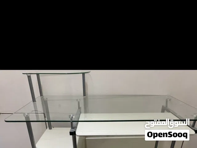 مكتب وكرسي
