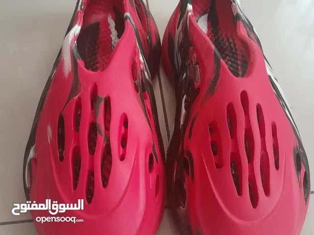 ملابس مستعمله تصفيه من شحنة ملابس مستعمله كنت طالبها من الصين اي قطعه على دينار واحد بيع سريع