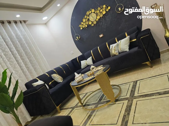 طقم كورنر اسود مذهب