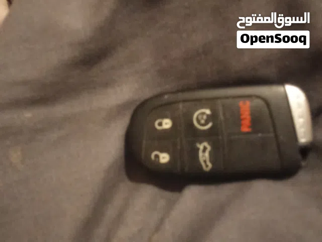 ريموت مع مفتاح دوح  اصليه الوكاله من موديل 2013  وفوق