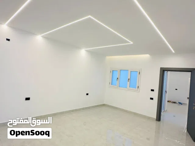 صالة تجارية للإيجار في سوق الجمعة رئيسي 11 يونيو )