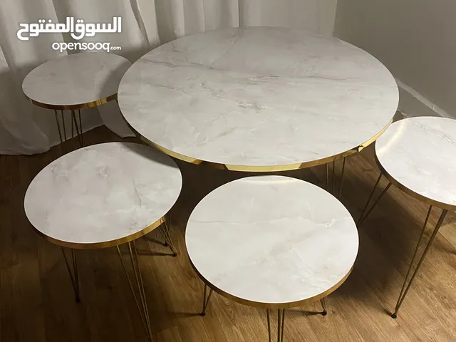 طقم ،طاوله كبيره مع 4 طاولات جانبيه شبه جديده استخدام خفيف ونظاف حيل للاستفسار حياكم