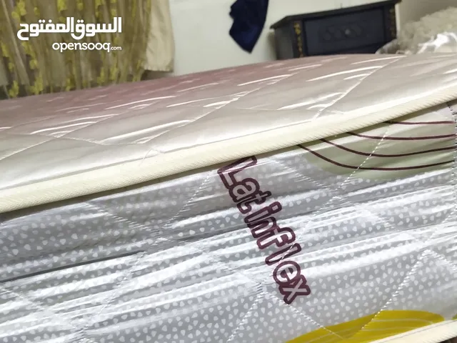 فرشة 170*190 مزدوج بحالة جيدة جدا بسعر مغري