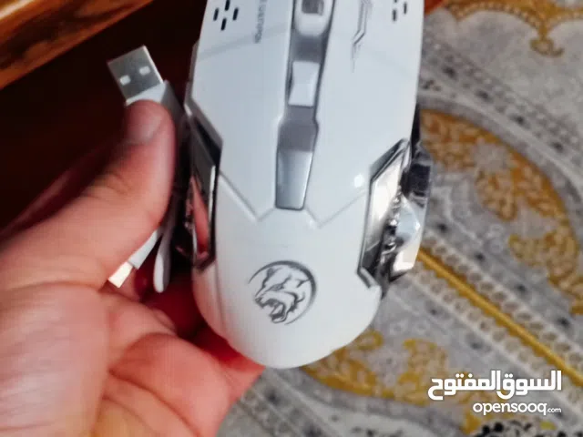 ماوس قيمنق بلونين الاسود و ابيض