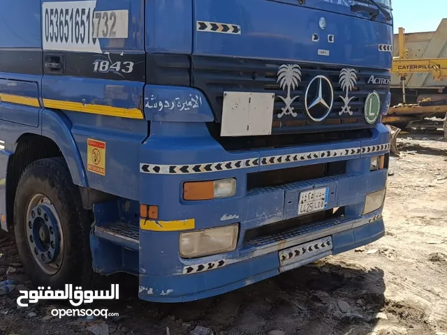 Tractor Unit Other 2000 in Al Madinah