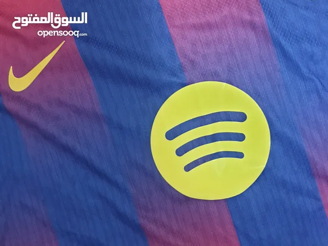 طقم برشلونه 2025_2026 قبل نزوله الطقم جديد و تم شرائه ب600 ولاكن المقاس كان كبير