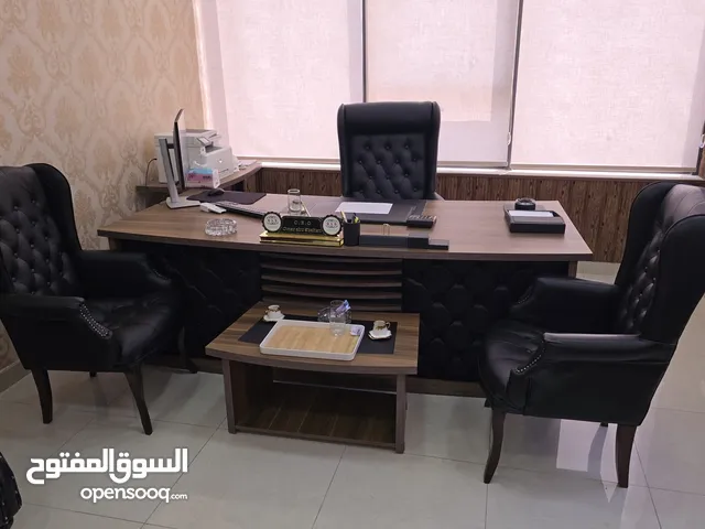 اثاث مكتب مميز وبحال الوكاله استعمال اقل من شهر