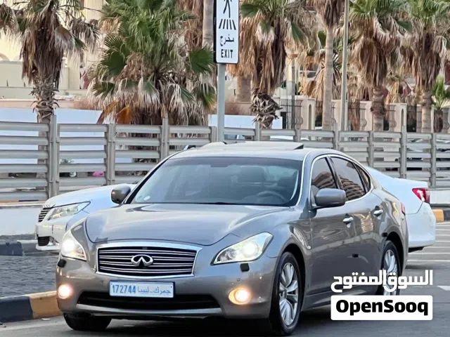 2011 إنفينيتي M37 Base