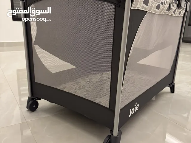 سرير اطفال مستخدم فترة قصيرة بحالة ممتازة بدون عيوب